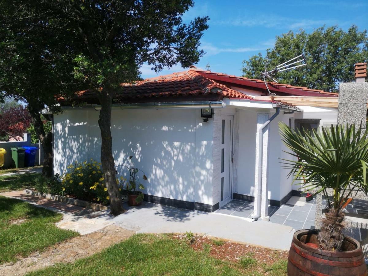 Apartment Rosemary Medulin Exterior photo